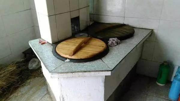 32岁大龄剩女的婚房，满地泥巴的农家小院，嫁人真不能将就啊！