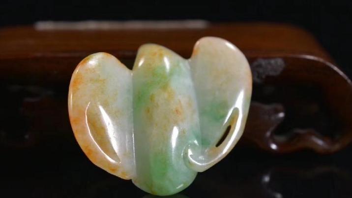 雕刻|被人们讨厌的蝙蝠，是翡翠雕刻的也认题材，备受人们喜爱