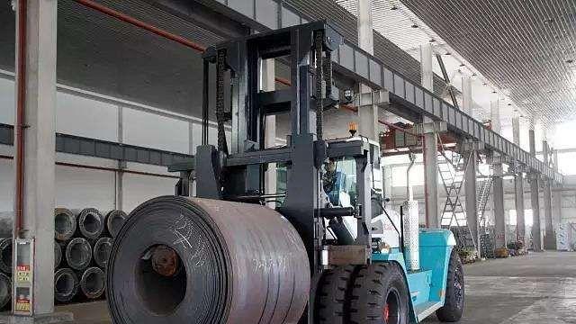 【货拉多】货车拉卷时容易滚落，司机为何不平放？内行人笑弯了腰！