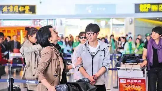 许晴|华晨宇：我和许晴姐弟恋关系，张碧晨就帮我生了一个孩子