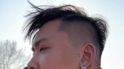 李勒优|晋妈亲自送女儿去学校，还把豪车开进学校，李勒优真有面子！