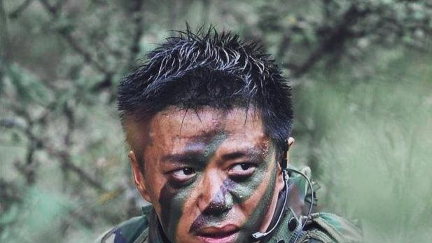 袁朗|士兵突击：袁朗长期在野战部队，30岁已是中校，现实中有无可能？