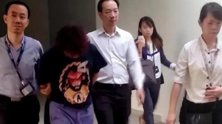 |杨寅：为照顾82岁外国富婆远赴新加坡，后来怎样了？