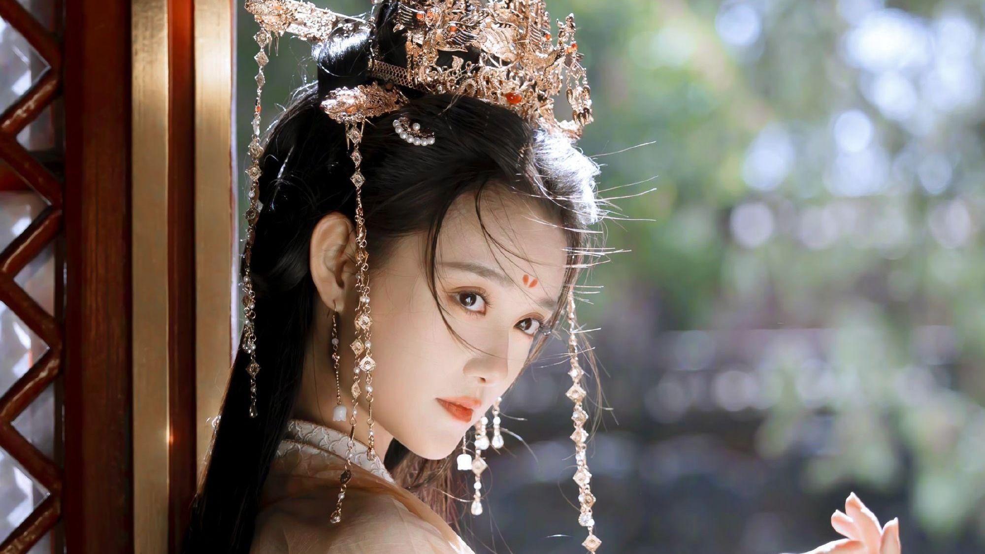 邢菲|蒋依依有多适合古装？穿白衣宛如仙女下凡，穿黑衣演绎江湖女侠