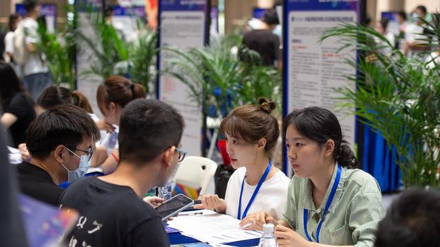 勒布朗·詹姆斯|为什么应届生找工作，八成青睐国企？HR: 薪资非首选安全感更重要