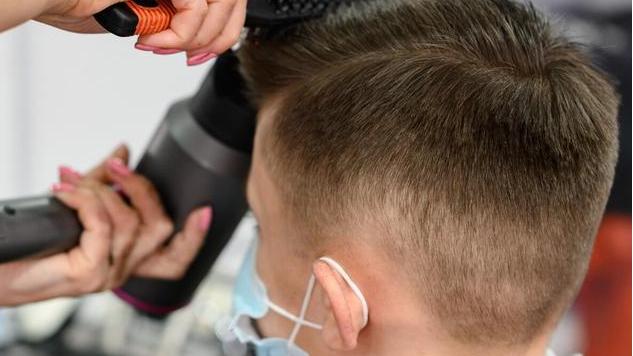 为什么现在去理发店理发的人少了？