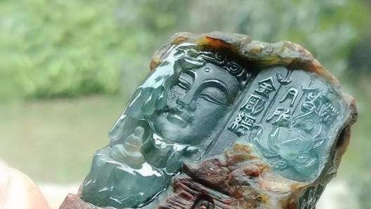 雕刻|翡翠玉雕中的带皮雕刻是一种艺术，好的雕工让料子极其自然，精美绝伦！