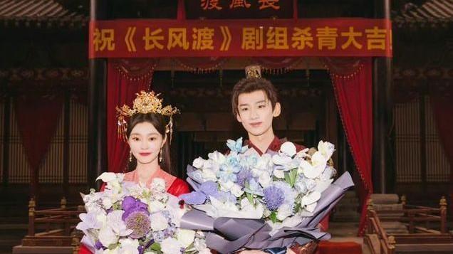 白敬亭|白敬亭恋情曝光后，媒体称小白私底下很老实，与宋轶非常般配