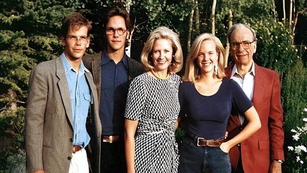 邓文迪|邓文迪21岁女儿：深得父亲默多克宠爱，身家160亿，男友家世显赫