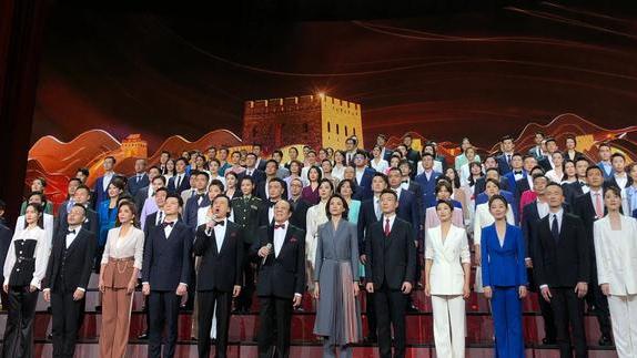 央视|央视《朝闻天下》主播阵容完成换血，主持人大赛优秀选手被重用