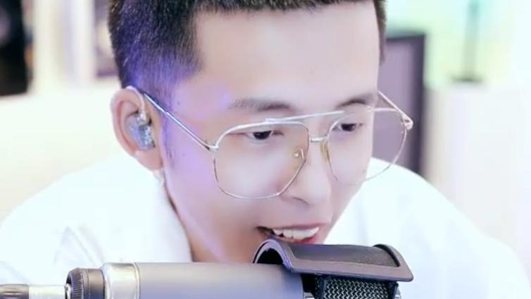 王冕|芮甜甜携大哥YY挖人，爆某主播月入3000万，王冕心动但违约金上亿