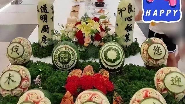 大学寝室“地府式”装修走红，宿管阿姨不敢查寝，胆小学生绕着走