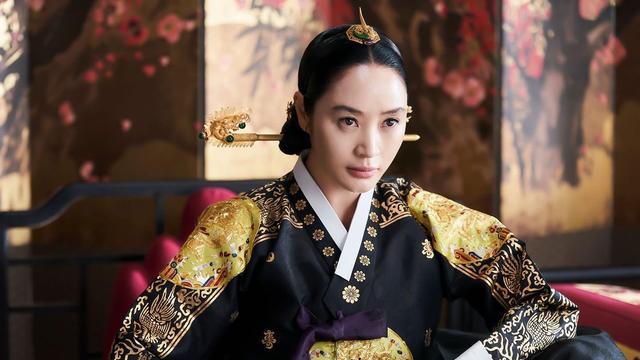 王后伞下|《王后伞下》里的教育智慧：好妈妈才能教出优秀的娃