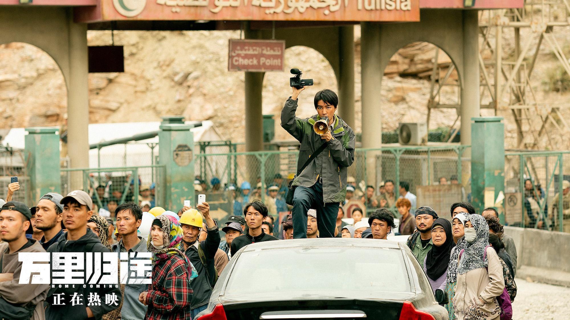 万里归途|外籍演员看了《万里归途》搭出来的景感叹“太像了”｜揭秘