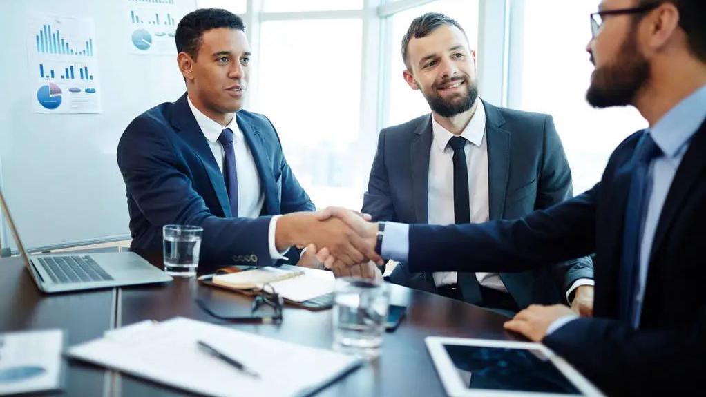 洛阳|42岁销售专员离职，同事怀疑他跳槽，可他却说自己是干不下去了