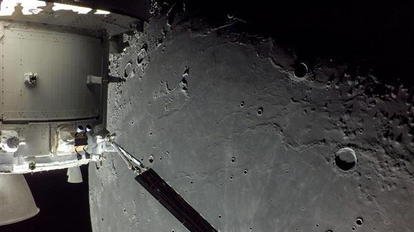 NASA公布月球“微距照”：几乎是擦身而过