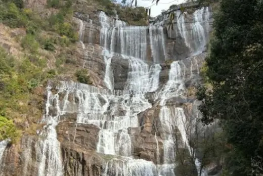 |落差达到325米的瀑布，气壮山河，关键还有一秘密！