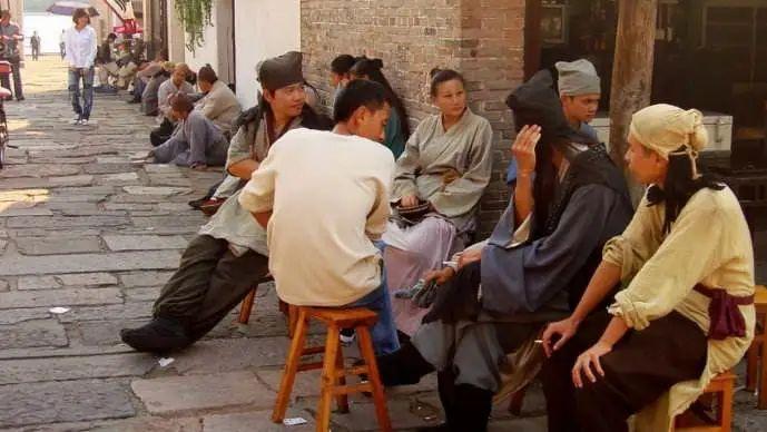 横店|当一个群众演员决定进厂