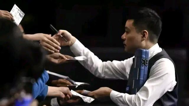 银行|揭幕战：广东名将逆转晋级中国职业新生遭遇8连败丁俊晖11号登场