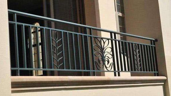 开发商装的阳台栏杆要更换吗？装修前一定要了解，不然将来吃大亏