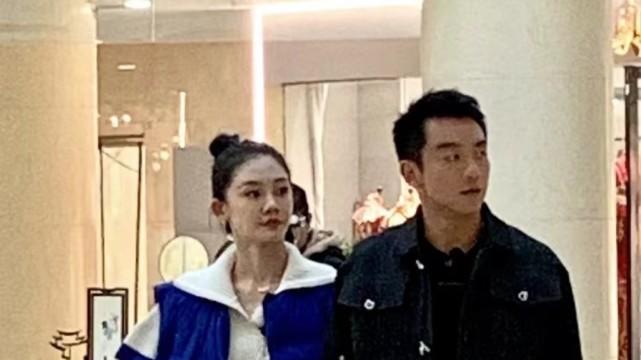 苗苗|为婚礼做准备？郑恺苗苗现身婚纱城，苗苗挽着老公胳膊超甜蜜