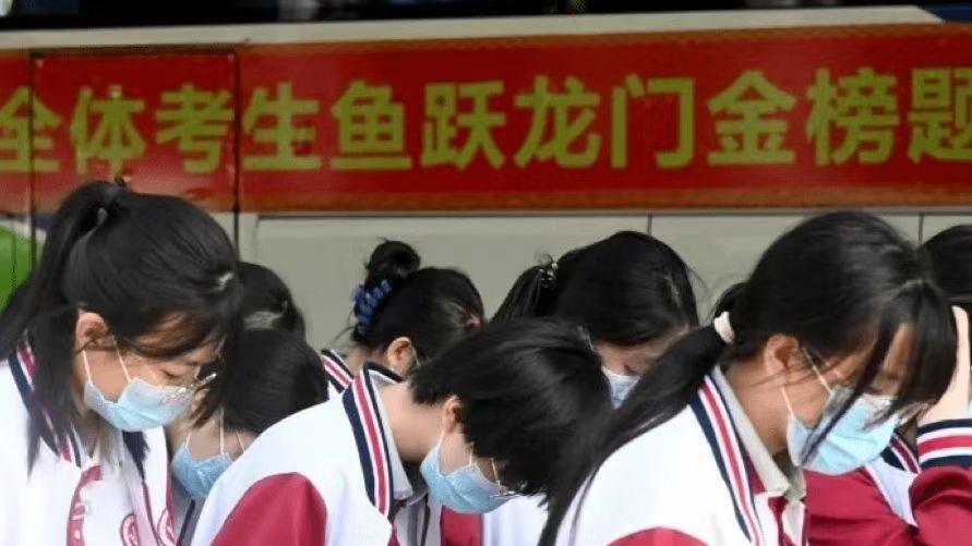 芹菜 5类高考加分项目被取消，有人哭有人笑，高考“瘦身”势在必行