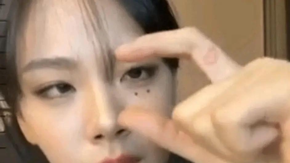 mv|韩国女歌手的一个手势被指责侮辱韩国男人，新歌MV又被质疑厌男