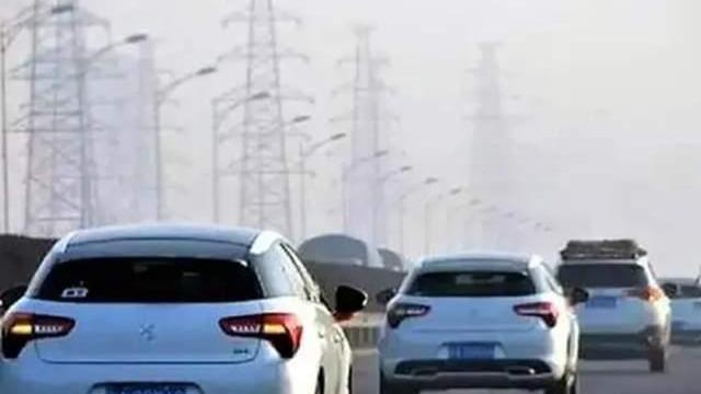 跟车太近危险重重，车距多少才合适？