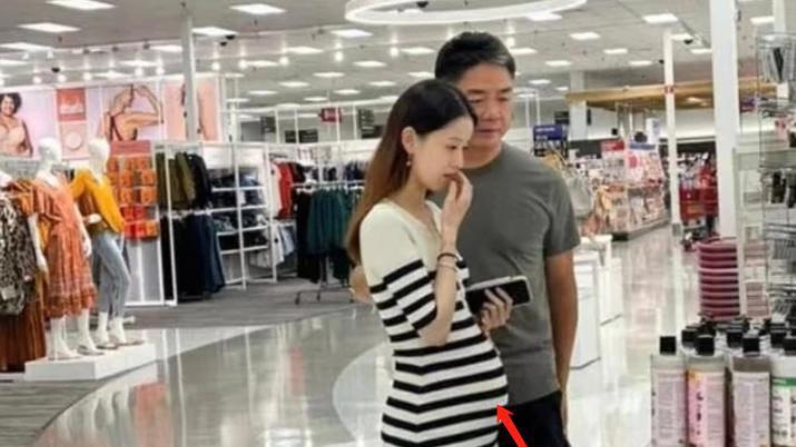 章泽天|反转！章泽天挺孕肚陪刘强东庭审，女方态度转变，双方握手言和