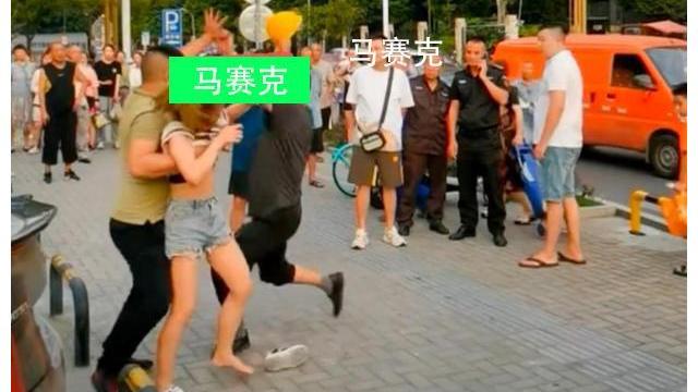 回顾：公公逛街，发现儿媳挽着陌生男子，大打出手场面一度失控