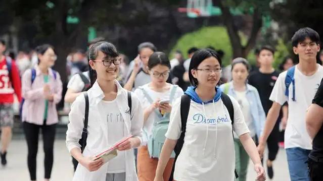 三线城市|名校生扎堆二三线城市中学，热衷执教，网友：高学历不等于好老师