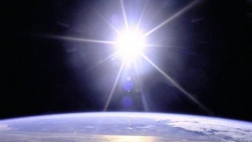 我们看到的太阳光，究竟是8分钟前的还是几万年前的？