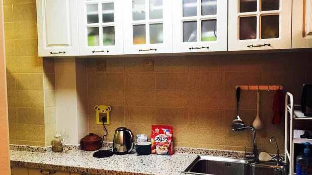 参观亲戚的98平新房，一进门我就愣住了，这地板是要起飞吗？