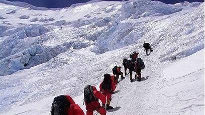 泰宁|喜马拉雅山冰封湖泊解冻，湖中出现古伊朗人，令攀登者触目惊心