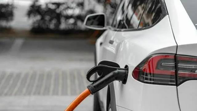 新能源车频现自燃，新能源技术是否还值得人们信赖？