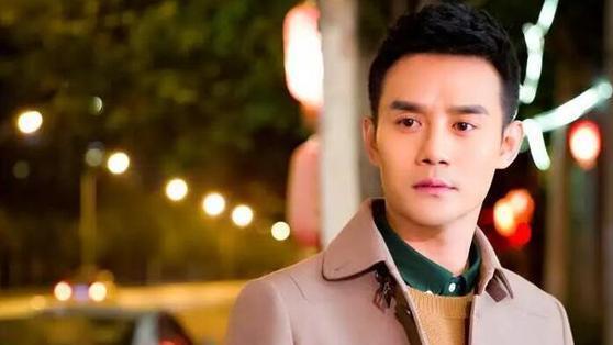 |王凯又一新剧即将来袭，全新造型干净利落，谭松韵饰演女一号