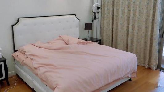 35岁袁姗姗晒出独居生活照，全屋乱到超乎想象，网友：很有烟火味