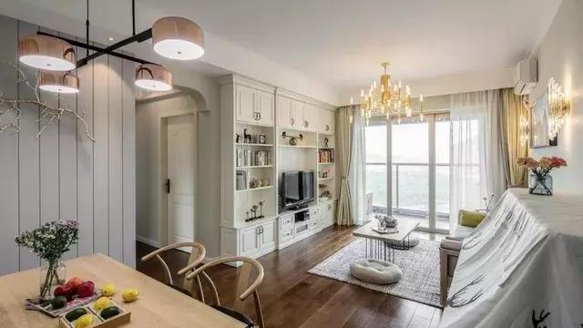 老公非要在电视墙打一圈柜子，完工才知高明，邻居纷纷照做，晒晒