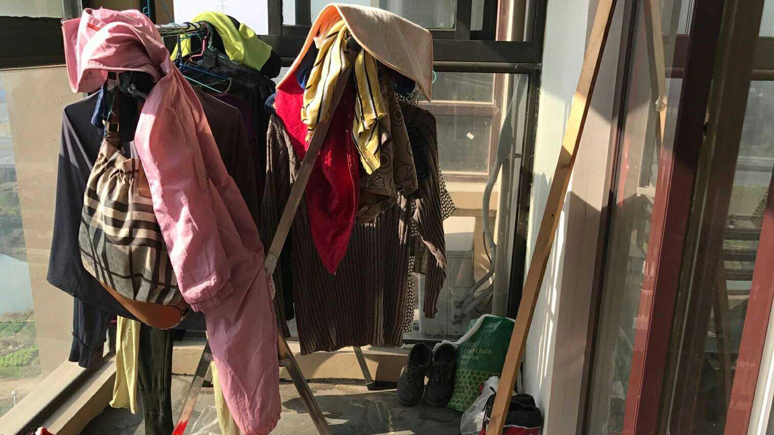 |公婆进城和我们同住，140平出租房瞬间变成垃圾场，还能住吗？