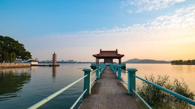 蠡园|四季亭的莲荷，千步长廊的夕阳，蠡园五个角度拍出绝美的江南意境