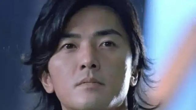 梁咏琪|他曾红过刘德华，却劈腿梁咏琪，如今低调完婚，跌落神坛无人识