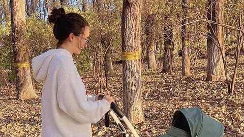 韩庚|卢靖姗晒带娃照，侧颜微笑和韩庚一模一样，女儿英文名曝光意义非凡啊