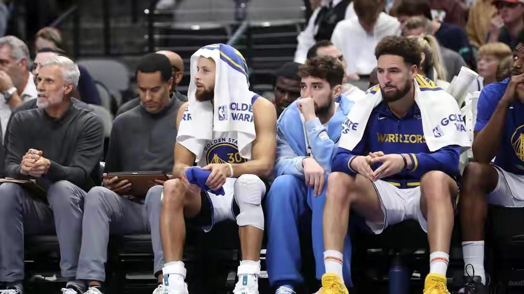 4换2！科尔心灰意冷，勇士降低怀斯曼要价，特雷杨雪中送炭