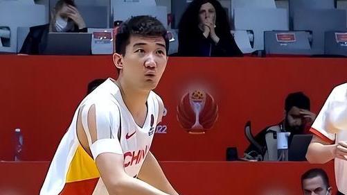 中国男篮|108-58！中国男篮晋级八强！部分球迷不要过度吹捧，保持冷静