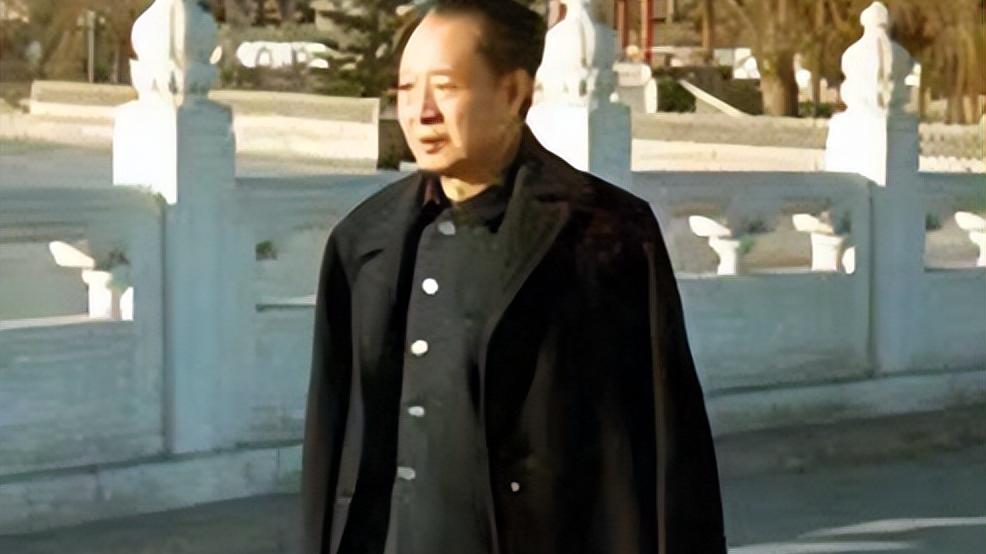 1963年胡耀邦回家乡浏阳，本想派人给哥哥40元钱，最后只给了10元