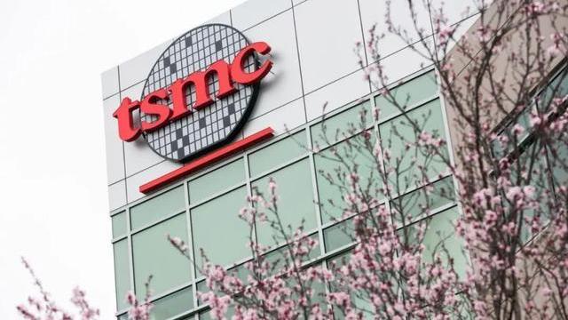 razr|中企砍单近300亿颗芯片后，首批“中招”美芯出现，美媒：梦醒了