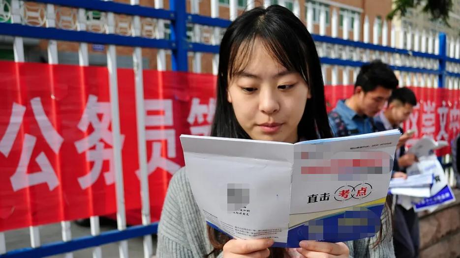 00后男生“最想娶”的女生职业排行，空姐排在第三，榜首实至名归