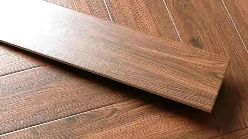 木地板已经过时了，新式“木纹砖”一出大受追捧，省钱美观好打理