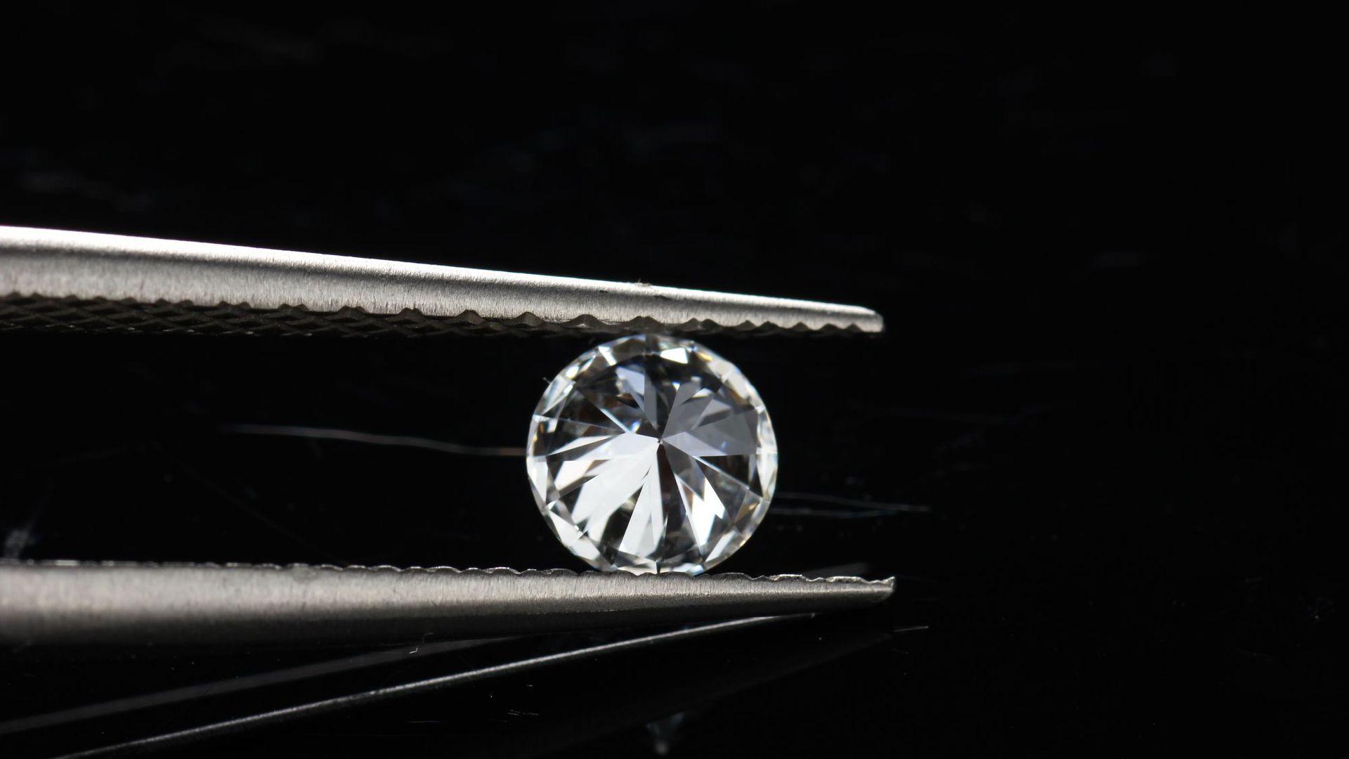 莫桑钻石是培育钻石吗？有什么区别吗？