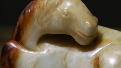 |舊藏和田玉“枣红皮 卧马”